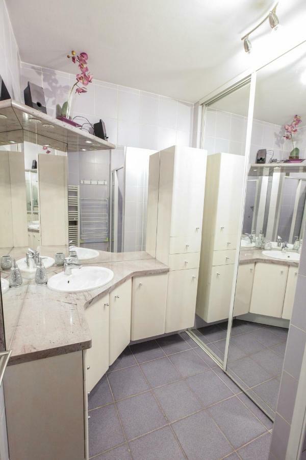 Le Celestay Villeurbanne Exterior photo